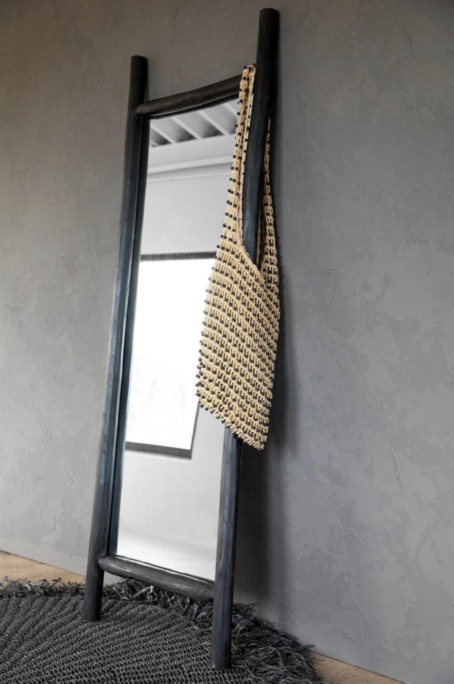 Pourquoi-les-miroirs-en-bois-sont-ils-un-ajout-intemporel-à-votre-maison maisonbymartina