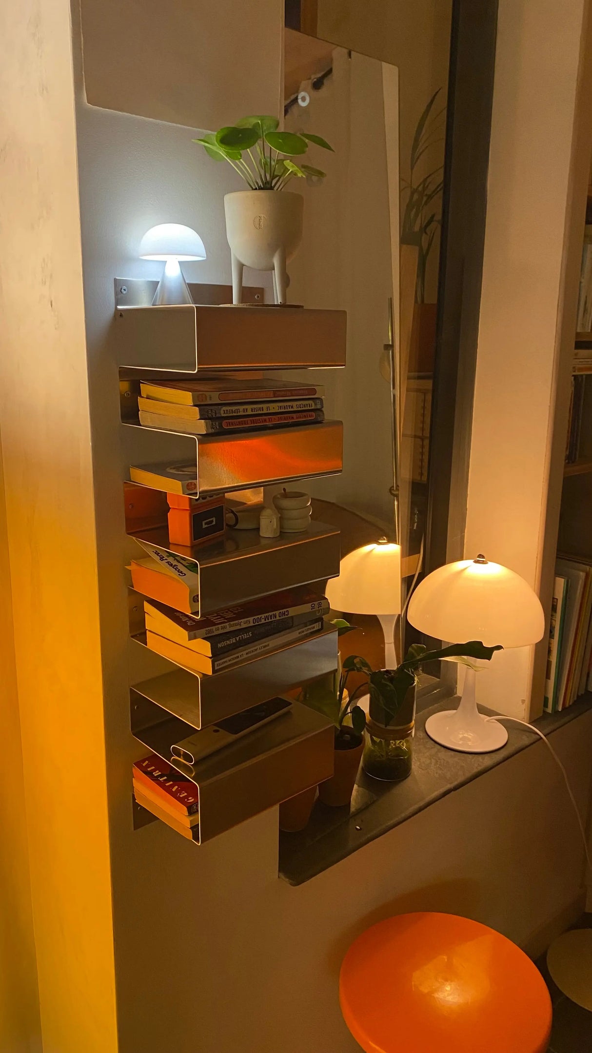 "1020G7" Mural Shelf by OK.VMH fixed to the wall with screws