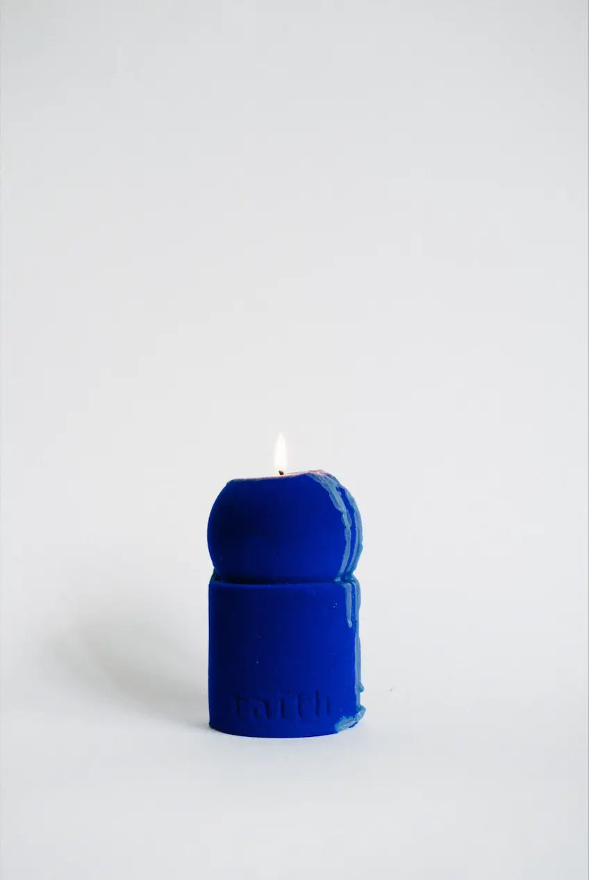 Vibrant blue velvet candle with soy wax, designed by Taith to bring sophistication and warmth to any modern home décor.